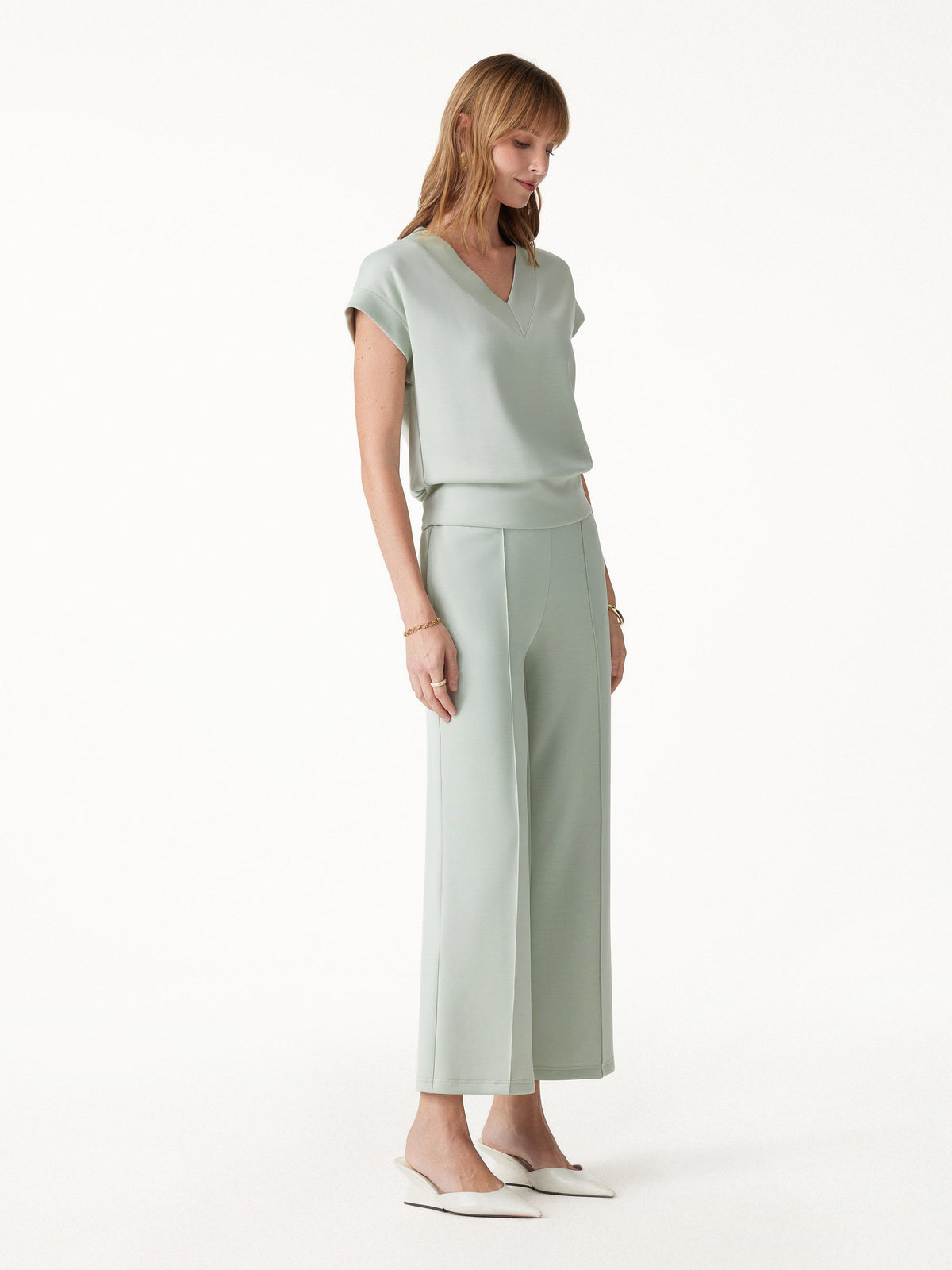OGLmove Women's V-Neck Short Sleeve Top & Cropped Straight-Leg Pants Set